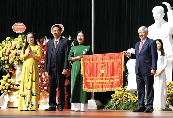Chủ tịch Đỗ Văn Chiến dự Lễ kỷ niệm 65 năm thành lập Trường Phổ thông Vùng cao Việt Bắc
