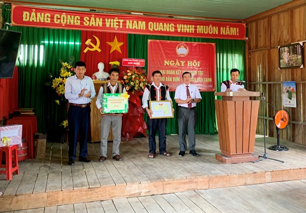 Bình Định: Rộn ràng Ngày hội Đại đoàn kết toàn dân tộc tại khu phố Đăk Đưm, thị trấn Vân Canh