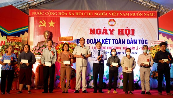 Phó Chủ tịch Quốc hội Trần Quang Phương dự Ngày hội Đại đoàn kết toàn dân tộc tại Đà Nẵng