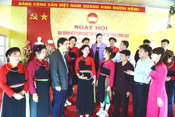 Chủ nhiệm Ủy ban Văn hóa, Giáo dục của Quốc hội Nguyễn Đắc Vinh dự Ngày hội Đại đoàn kết tại Sơn Dương, tỉnh Tuyên Quang