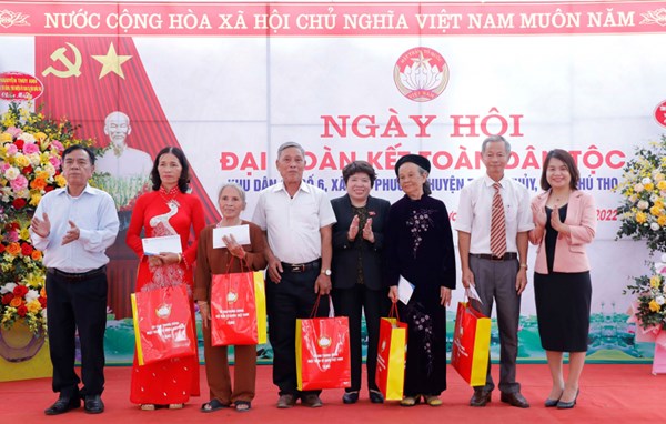Chủ nhiệm Ủy ban Xã hội Nguyễn Thuý Anh dự Ngày hội đại đoàn kết toàn dân tộc tại huyện Thanh Thủy, tỉnh Phú Thọ