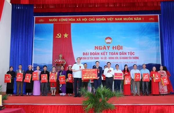 Chủ nhiệm Ủy ban Kiểm tra Trung ương Trần Cẩm Tú dự ngày hội đại đoàn kết toàn dân tộc tại tỉnh Lào Cai