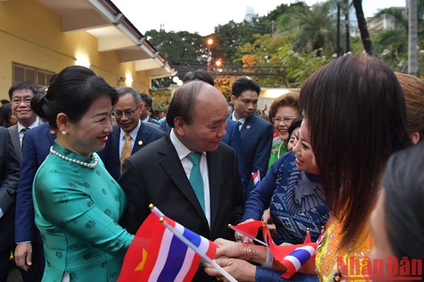 Chủ tịch nước Nguyễn Xuân Phúc thăm cộng đồng kiều bào tại Thái Lan 