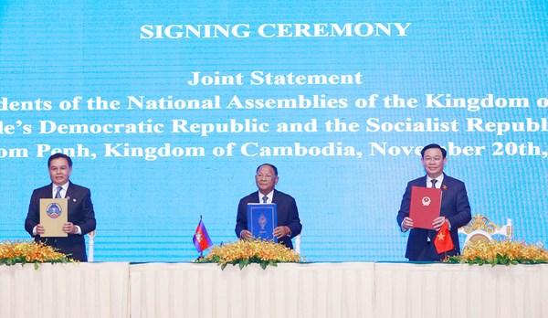Chủ tịch Quốc hội Campuchia, Lào, Việt Nam ký Tuyên bố chung, lần đầu thiết lập cơ chế Hội nghị cấp cao Quốc hội ba nước
