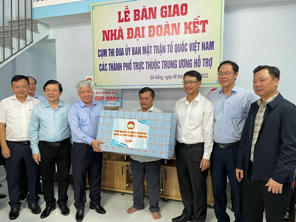 Cụm thi đua 5 thành phố trực thuộc Trung ương bàn giao nhà Đại đoàn kết cho hộ nghèo tại Đà Nẵng