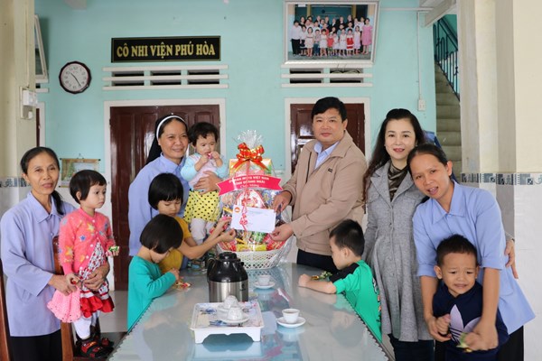 Quảng Ngãi: Ủy ban MTTQ Việt Nam tỉnh thăm, chúc mừng Giáng sinh năm 2022