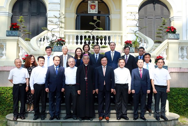 Phó Thủ tướng Thường trực Phạm Bình Minh chúc mừng Giáng sinh tại thành phố Hồ Chí Minh