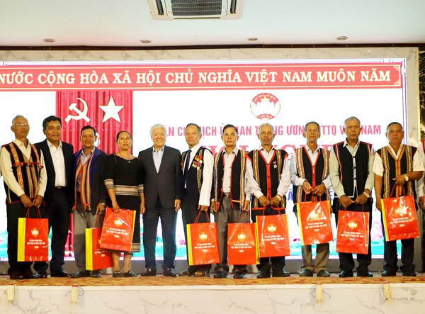 Đoàn Chủ tịch UBTƯ MTTQ Việt Nam lắng nghe tâm tư, nguyện vọng của đồng bào dân tộc thiểu số và miền núi các tỉnh khu vực Tây Nguyên