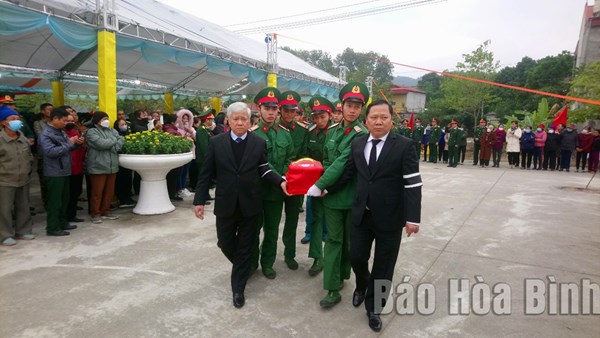 Chủ tịch Đỗ Văn Chiến dự Lễ truy điệu và an táng hài cốt liệt sỹ hy sinh tại xã Cao Dương, huyện Lương Sơn 