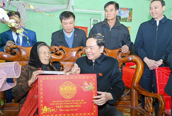 Phó Chủ tịch Thường trực Quốc hội Trần Thanh Mẫn thăm, tặng quà Tết tại tỉnh Bắc Giang