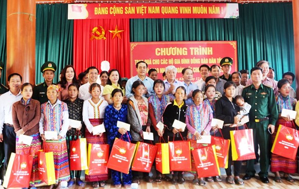UBTƯ MTTQ Việt Nam ban hành Kế hoạch thăm, tặng quà Tết Nguyên đán 2023 cho người nghèo, người có hoàn cảnh khó khăn