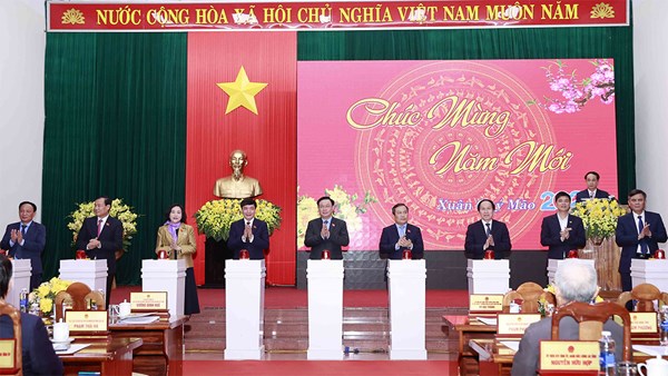 Chủ tịch Quốc hội Vương Đình Huệ thăm, chúc Tết Đảng bộ, Chính quyền và Nhân dân tỉnh Quảng Bình