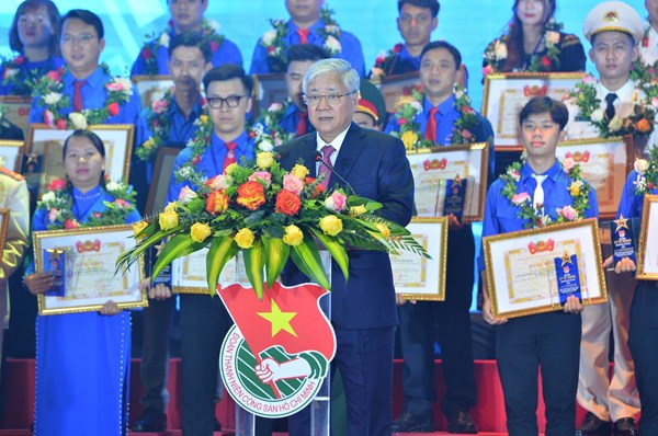 Chủ tịch Đỗ Văn Chiến dự kỷ niệm 92 năm Ngày thành lập Đoàn TNCS Hồ Chí Minh và trao Giải thưởng Lý Tự Trọng năm 2023