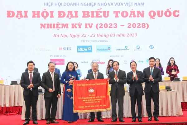 Phó Chủ tịch - Tổng Thư ký Nguyễn Thị Thu Hà dự Đại hội đại biểu toàn quốc Hiệp hội doanh nghiệp nhỏ và vừa Việt Nam