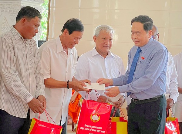 Phó Chủ tịch Thường trực Quốc hội Trần Thanh Mẫn chúc Tết cổ truyền Chôl Chnăm Thmây tại thành phố Cần Thơ