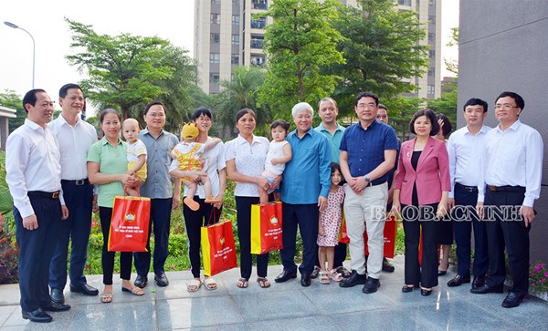 Chủ tịch Ủy ban Trung ương MTTQ Việt Nam Đỗ Văn Chiến thăm khu nhà ở xã hội Golden Park