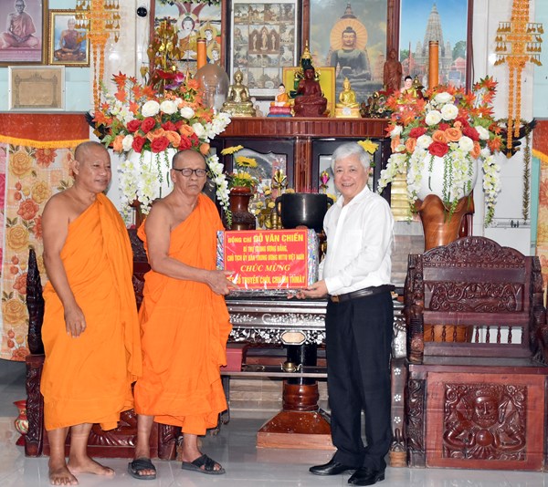 Chủ tịch Đỗ Văn Chiến thăm, chúc Tết Chôl Chnăm Thmây tại Bạc Liêu