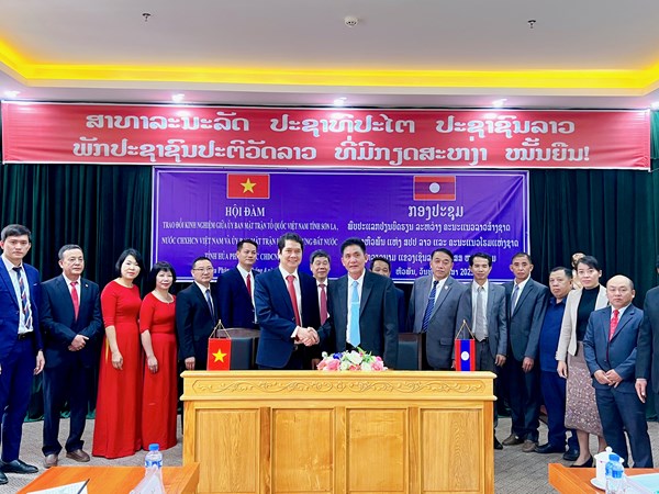 Chủ tịch Ủy ban MTTQ Việt Nam tỉnh Sơn La thăm, làm việc tại tỉnh Luông Pha Bang và tỉnh Hủa Phăn