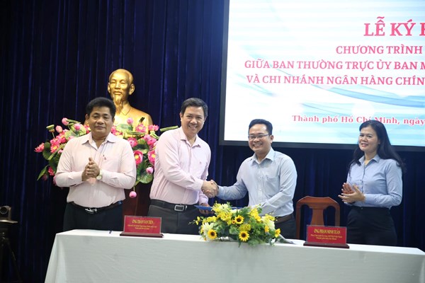 Thành phố Hồ Chí Minh: Ký kết chương trình phối hợp thực hiện chương trình giảm nghèo bền vững