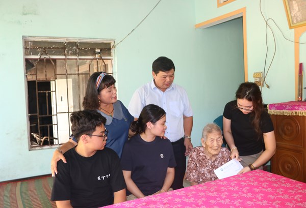 Quảng Ngãi: Trao trên 500 triệu đồng tiền phụng dưỡng cho các Mẹ Việt Nam Anh hùng