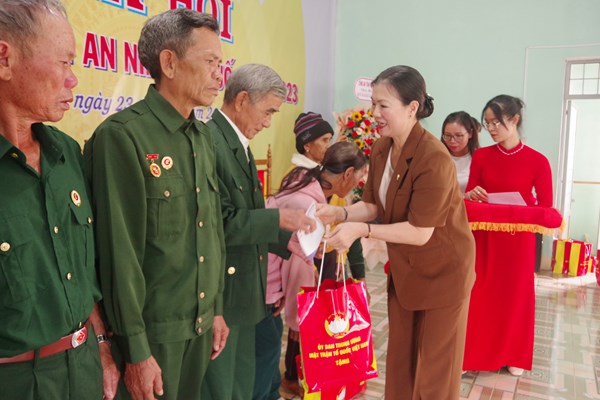Phó Chủ tịch Trương Thị Ngọc Ánh dự Ngày hội Toàn dân bảo vệ an ninh Tổ quốc tại huyện Đăk Hà, tỉnh Kon Tum