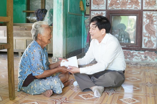 MTTQ các tỉnh Bắc Ninh, Quảng Trị, Thừa Thiên Huế thăm, tặng quà gia đình chính sách