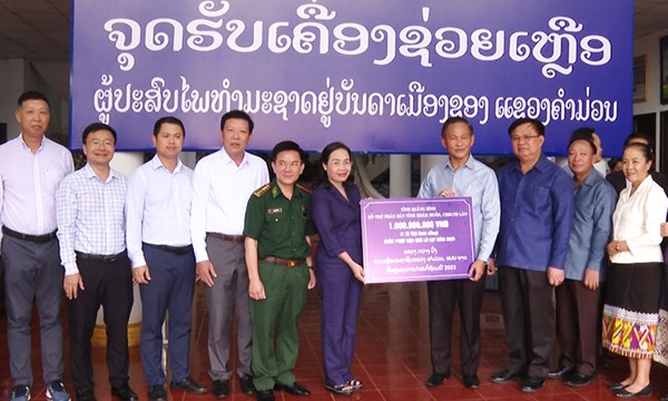 Tỉnh Quảng Bình hỗ trợ tỉnh Khăm Muồn (Lào) khắc phục hậu quả lũ lụt