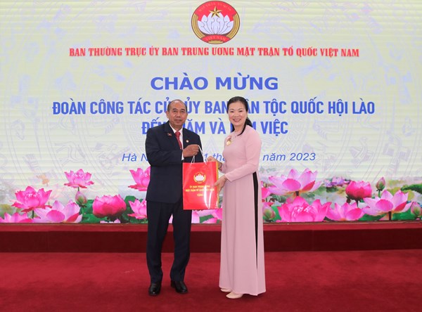 Phó Chủ tịch Trương Thị Ngọc Ánh tiếp Đoàn công tác của Ủy ban Dân tộc Quốc hội Lào
