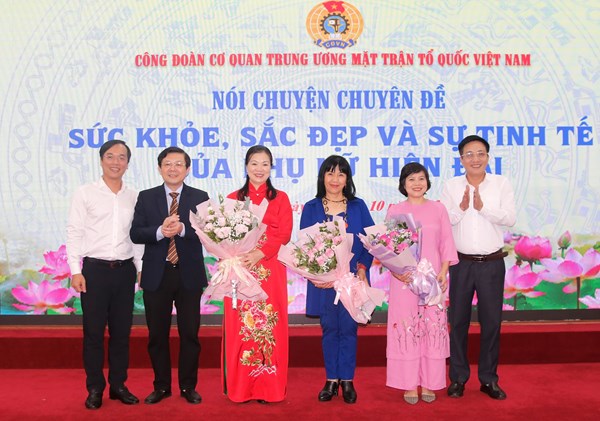Phó Chủ tịch Nguyễn Hữu Dũng: Mỗi chị em phụ nữ tiếp tục phát huy tinh thần chủ động, sáng tạo để hoàn thành nhiệm vụ được giao