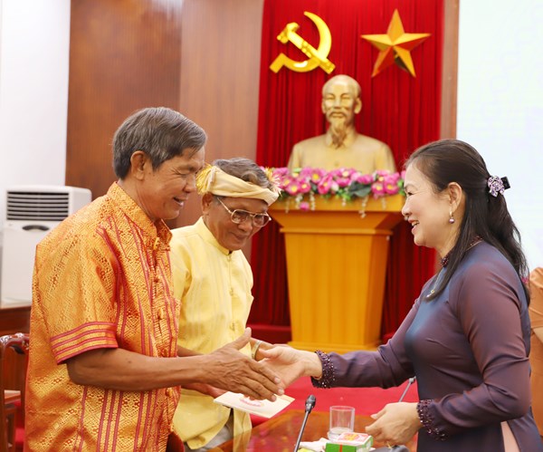 Phó Chủ tịch Trương Thị Ngọc Ánh gặp mặt Đoàn đại biểu người có uy tín tiêu biểu tỉnh Ninh Thuận