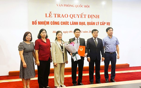 Phó Chủ tịch Trương Thị Ngọc Ánh dự Lễ trao quyết định bổ nhiệm công chức lãnh đạo, quản lý cấp Vụ của Văn phòng Quốc hội 