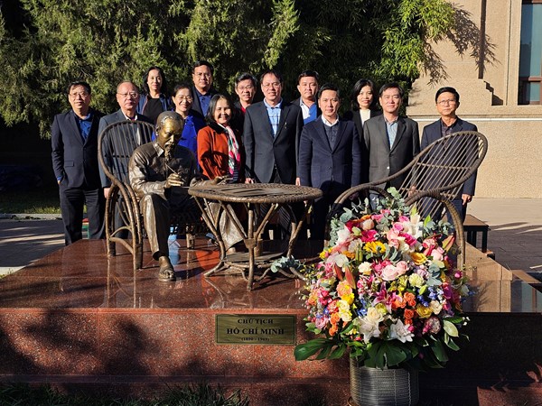 Đoàn đại biểu Ủy ban MTTQ Việt Nam thành phố Hồ Chí Minh thăm, làm việc tại Trung Quốc