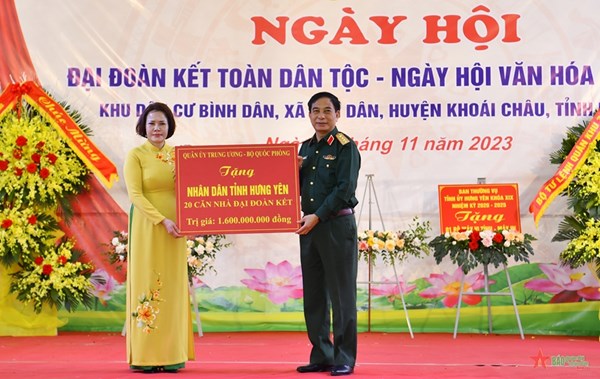 Đại tướng Phan Văn Giang dự Ngày hội Đại đoàn kết toàn dân tộc tại Hưng Yên