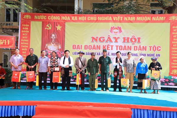 Ủy viên Bộ Chính trị Nguyễn Xuân Thắng dự Ngày hội Đại đoàn kết ở Nghệ An