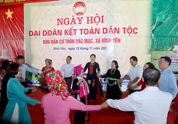 Chủ tịch Hội Liên hiệp Phụ nữ Việt Nam vui ngày hội kết đoàn tại khu dân cư Pác Mạc