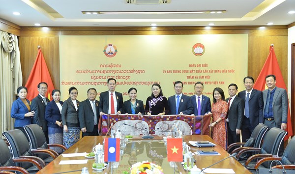 Phó Chủ tịch – Tổng Thư ký Nguyễn Thị Thu Hà tiếp Đoàn đại biểu Ủy ban Trung ương Mặt trận Lào xây dựng đất nước