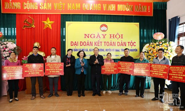 Thường trực Ban Bí thư dự Ngày hội Đại đoàn kết toàn dân tộc tại tỉnh Thái Nguyên