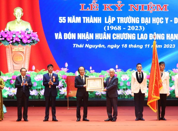 Chủ tịch Đỗ Văn Chiến dự Lễ Kỷ niệm 55 năm thành lập Trường Đại học Y - Dược Thái Nguyên