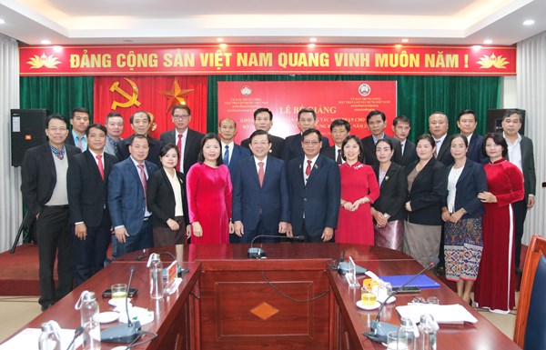 Phó Chủ tịch Nguyễn Hữu Dũng dự Lễ bế giảng khóa bồi dưỡng ngắn hạn công tác Mặt trận cho cán bộ Mặt trận Lào Xây dựng đất nước