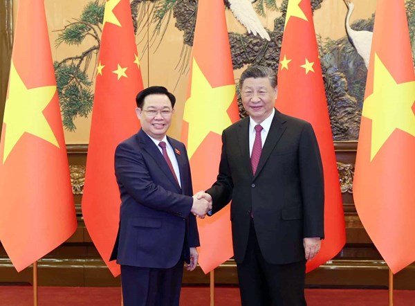 Chủ tịch Quốc hội Vương Đình Huệ hội kiến Tổng Bí thư, Chủ tịch nước Trung Quốc Tập Cận Bình