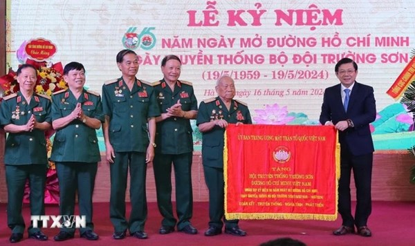 Phó Chủ tịch Nguyễn Hữu Dũng dự Lễ kỷ niệm 65 năm Ngày mở đường Hồ Chí Minh - Ngày truyền thống Bộ đội Trường Sơn