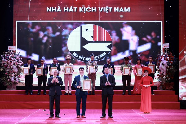 Chủ tịch Đỗ Văn Chiến dự Chương trình Vinh quang Việt Nam 2024