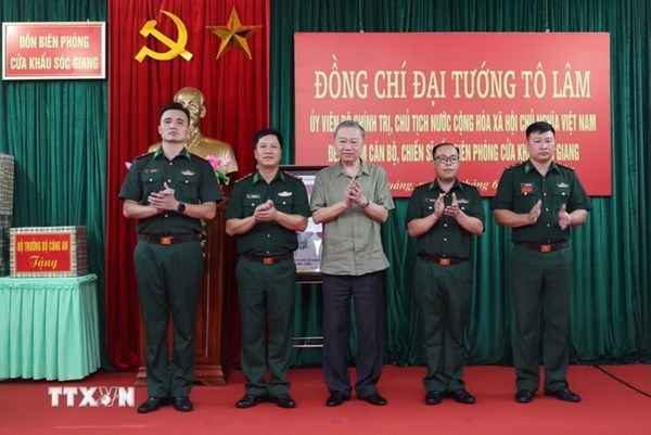 Chủ tịch nước Tô Lâm thăm cán bộ, chiến sỹ Đồn biên phòng Cửa khẩu Sóc Giang (Cao Bằng)
