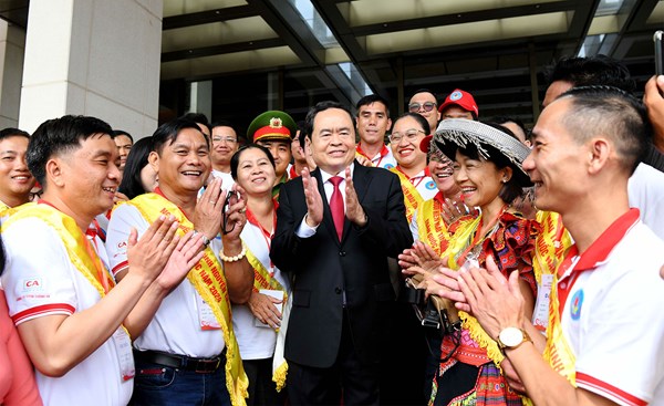 Chủ tịch Quốc hội Trần Thanh Mẫn gặp mặt người hiến máu tình nguyện tiêu biểu toàn quốc