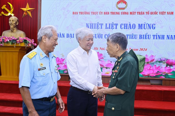 Chủ tịch Đỗ Văn Chiến gặp mặt Đoàn đại biểu người có công tiêu biểu tỉnh Nam Định