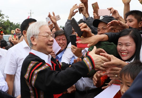 Hình ảnh Tổng Bí thư Nguyễn Phú Trọng với đồng bào các dân tộc thiểu số trên cả nước