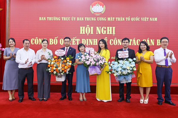 Ban Thường trực UBTƯ MTTQ Việt Nam công bố Quyết định về công tác cán bộ