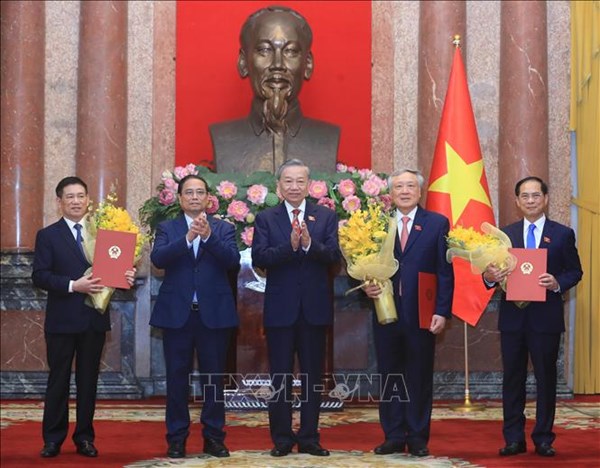 Tổng Bí thư, Chủ tịch nước Tô Lâm trao quyết định bổ nhiệm 3 Phó Thủ tướng và 2 Bộ trưởng