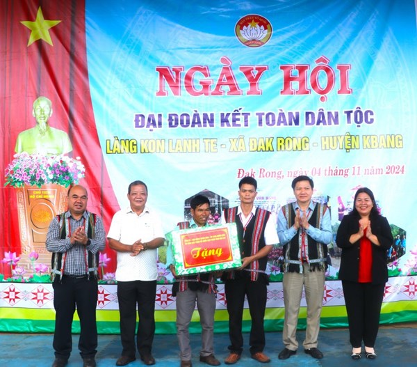 Gia Lai: Ngày hội Đại đoàn kết toàn dân tộc cùng bà con làng Kon Lanh Te