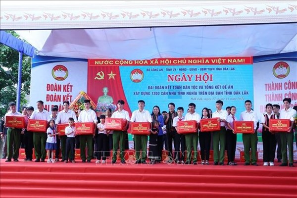 Sôi nổi Ngày hội Đại đoàn kết toàn dân tộc ở xã Ea Ktur